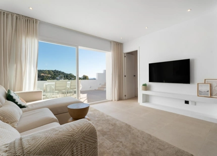 CONTEMPORARY SEA VIEW PENTHOUSE WITH ROOFTOP TERRACE IN LA QUINTA
