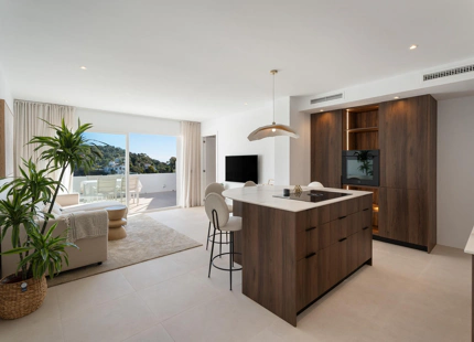CONTEMPORARY SEA VIEW PENTHOUSE WITH ROOFTOP TERRACE IN LA QUINTA