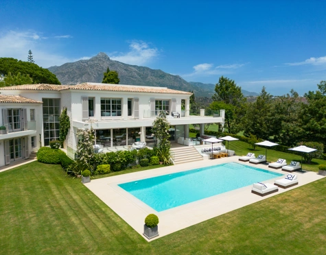 Villa en venta en Aloha, Nueva Andalucia