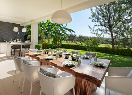 VILLA ELEGANTE EN PRIMERA LÍNEA DE GOLF EN NUEVA ANDALUCÍA