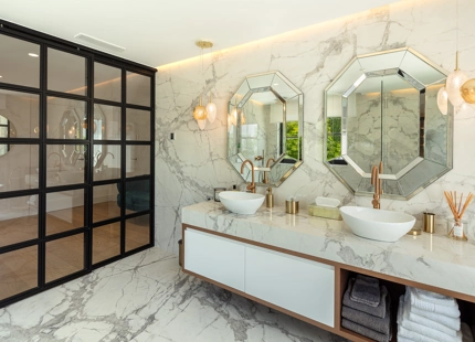 VILLA ELEGANTE EN PRIMERA LÍNEA DE GOLF EN NUEVA ANDALUCÍA