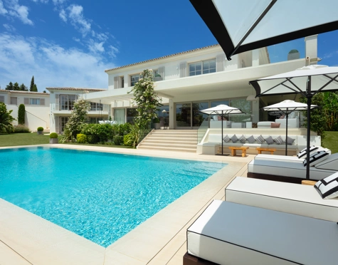 Villa en venta en Aloha, Nueva Andalucia