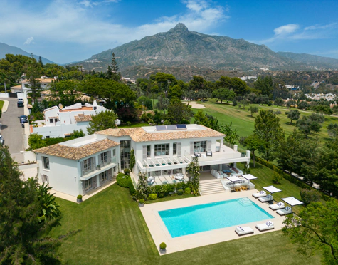 Villa en venta en Aloha, Nueva Andalucia