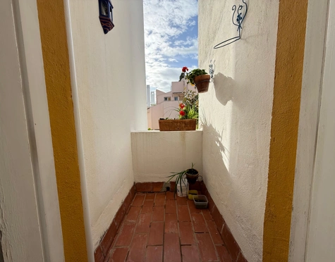 THREE STOREY ANDALUSIAN STYLE TOWNHOUSE WITH STRONG POTENTIAL IN NUEVA ANDALUCÍA
