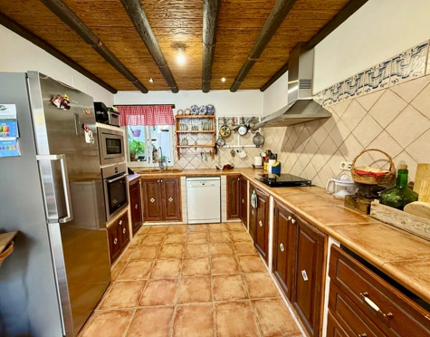 THREE STOREY ANDALUSIAN STYLE TOWNHOUSE WITH STRONG POTENTIAL IN NUEVA ANDALUCÍA