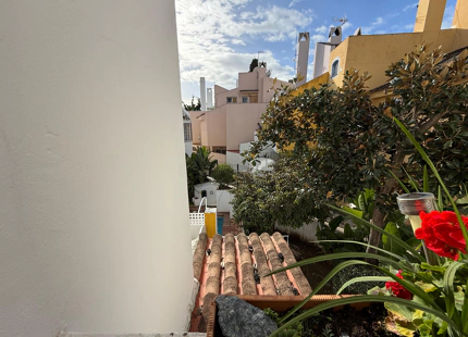 CASA ADOSADA ANDALUZA DE TRES PLANTAS CON GRAN POTENCIAL EN NUEVA ANDALUCÍA