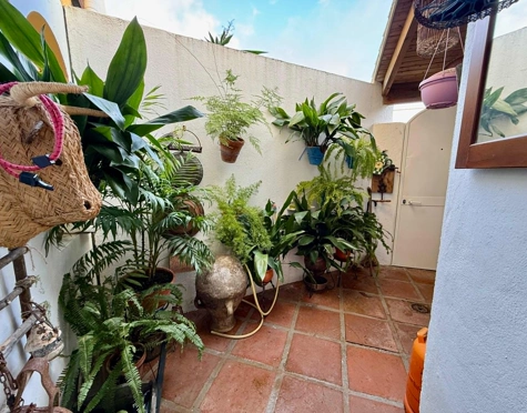 THREE STOREY ANDALUSIAN STYLE TOWNHOUSE WITH STRONG POTENTIAL IN NUEVA ANDALUCÍA