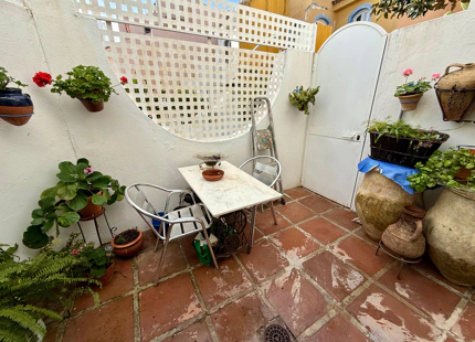 CASA ADOSADA ANDALUZA DE TRES PLANTAS CON GRAN POTENCIAL EN NUEVA ANDALUCÍA