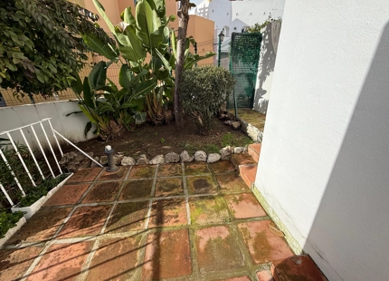 CASA ADOSADA ANDALUZA DE TRES PLANTAS CON GRAN POTENCIAL EN NUEVA ANDALUCÍA