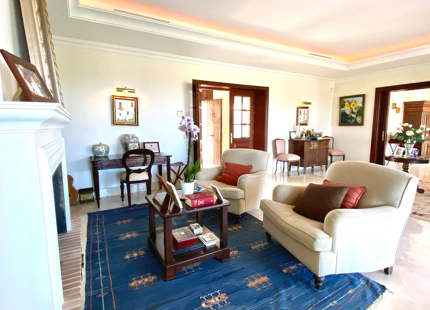 FRONTLINE GOLF VILLA WITH PANORAMIC SEA AND MOUNTAIN VIEWS IN BENAHAVÍS