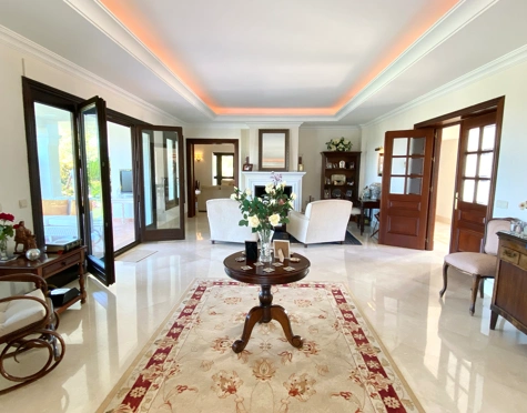 Villa for sale in Los Flamingos, Benahavis