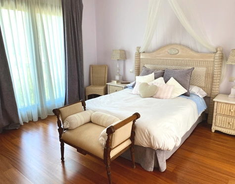 Villa for sale in Los Flamingos, Benahavis