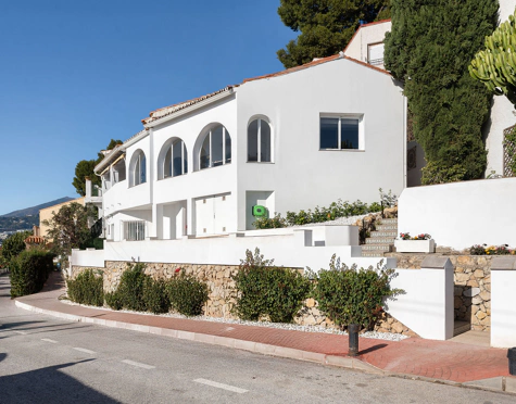 Semi Detached House for sale in La Campana, Nueva Andalucia