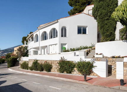 THREE BEDROOM HOUSE WITH PANORAMIC SEA VIEWS IN NUEVA ANDALUCÍA