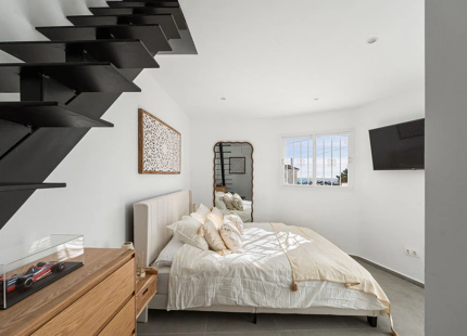 THREE BEDROOM HOUSE WITH PANORAMIC SEA VIEWS IN NUEVA ANDALUCÍA