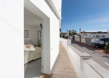 THREE BEDROOM HOUSE WITH PANORAMIC SEA VIEWS IN NUEVA ANDALUCÍA