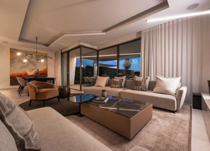 CONTEMPORARY VILLA WITH PANORAMIC VIEWS AND ROOFTOP POOL IN NUEVA ANDALUCÍA