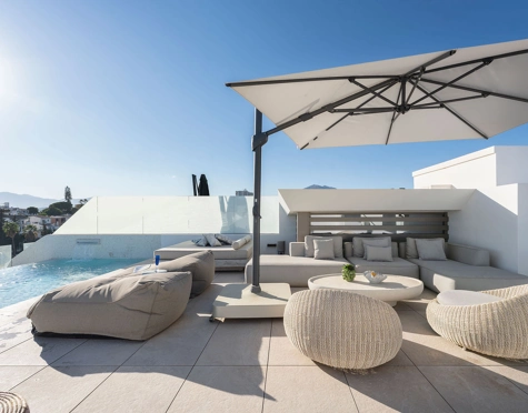 Villa Pareada en venta en Nueva Andalucia, Marbella