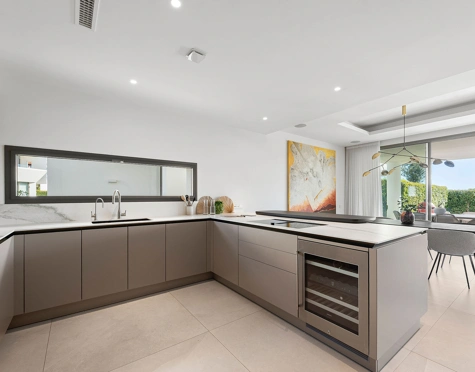 Villa Pareada en venta en Nueva Andalucia, Marbella
