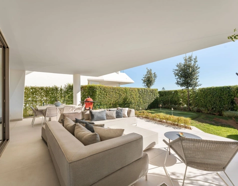 Villa Pareada en venta en Nueva Andalucia, Marbella