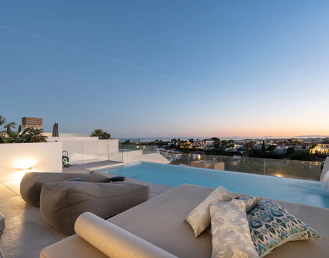 Villa Pareada en venta en Nueva Andalucia, Marbella