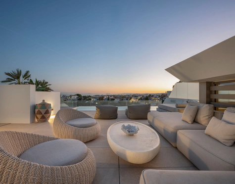 Villa Pareada en venta en Nueva Andalucia, Marbella