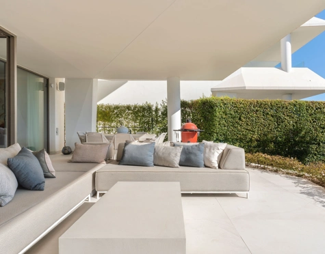 Villa Pareada en venta en Nueva Andalucia, Marbella