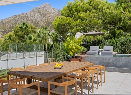 RESIDENCIA ADOSADA DE DISEÑO GALARDONADO CON VISTAS PANORÁMICAS EN SIERRA BLANCA