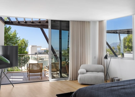 RESIDENCIA ADOSADA DE DISEÑO GALARDONADO CON VISTAS PANORÁMICAS EN SIERRA BLANCA