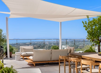 RESIDENCIA ADOSADA DE DISEÑO GALARDONADO CON VISTAS PANORÁMICAS EN SIERRA BLANCA