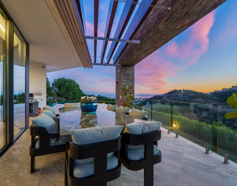 Villa for sale in El Madroñal, Benahavis