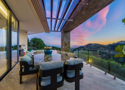 VILLA CONTEMPORÁNEA CON VISTAS PANORAMICAS AL MAR EN EL MADROÑAL