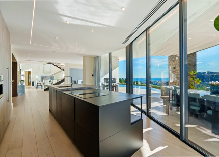 VILLA CONTEMPORÁNEA CON VISTAS PANORAMICAS AL MAR EN EL MADROÑAL