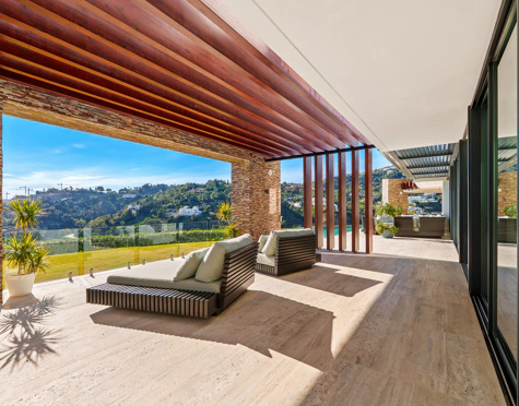Villa for sale in El Madroñal, Benahavis