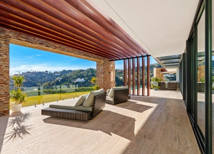 VILLA CONTEMPORÁNEA CON VISTAS PANORAMICAS AL MAR EN EL MADROÑAL