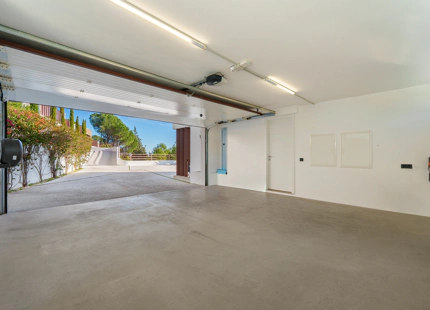 VILLA CONTEMPORÁNEA CON VISTAS PANORAMICAS AL MAR EN EL MADROÑAL