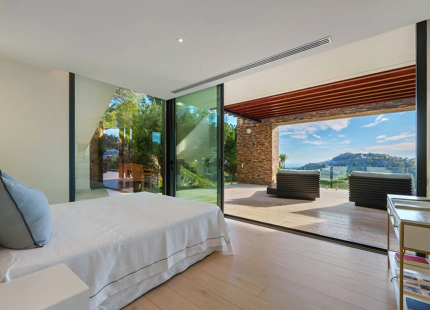 VILLA CONTEMPORÁNEA CON VISTAS PANORAMICAS AL MAR EN EL MADROÑAL