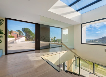 VILLA CONTEMPORÁNEA CON VISTAS PANORAMICAS AL MAR EN EL MADROÑAL