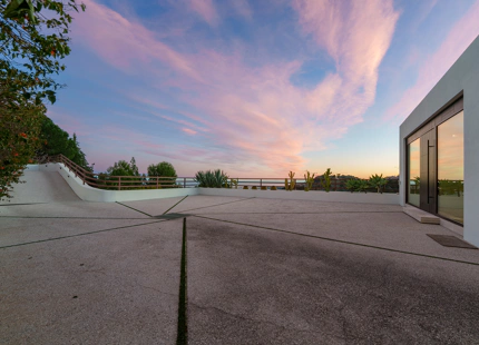 VILLA CONTEMPORÁNEA CON VISTAS PANORAMICAS AL MAR EN EL MADROÑAL