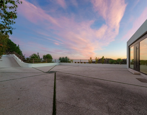 Villa for sale in El Madroñal, Benahavis