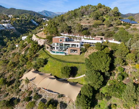 Villa for sale in El Madroñal, Benahavis