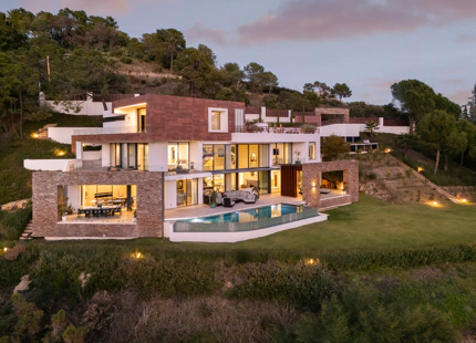 VILLA CONTEMPORÁNEA CON VISTAS PANORAMICAS AL MAR EN EL MADROÑAL