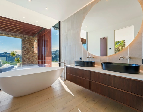Villa for sale in El Madroñal, Benahavis