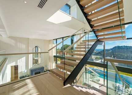 VILLA CONTEMPORÁNEA CON VISTAS PANORAMICAS AL MAR EN EL MADROÑAL