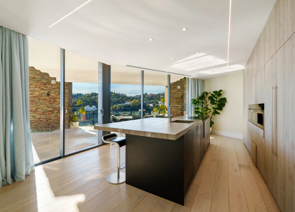 VILLA CONTEMPORÁNEA CON VISTAS PANORAMICAS AL MAR EN EL MADROÑAL