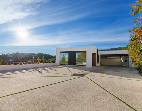 Villa for sale in El Madroñal, Benahavis
