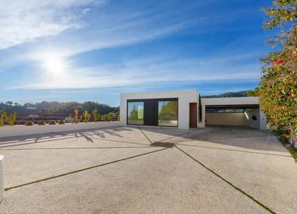 VILLA CONTEMPORÁNEA CON VISTAS PANORAMICAS AL MAR EN EL MADROÑAL