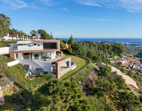 Villa for sale in El Madroñal, Benahavis
