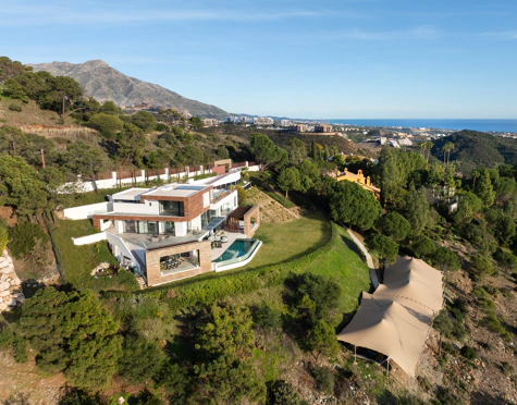 Villa for sale in El Madroñal, Benahavis