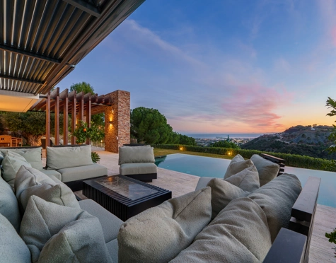 Villa for sale in El Madroñal, Benahavis